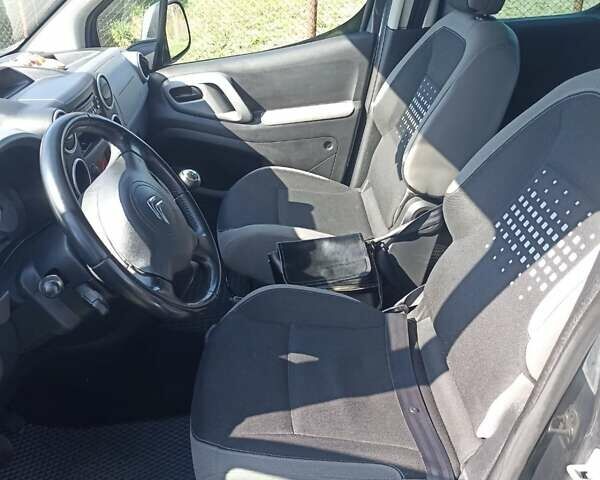 Серый Ситроен Берлинго, объемом двигателя 1.6 л и пробегом 225 тыс. км за 9600 $, фото 15 на Automoto.ua