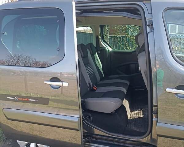 Серый Ситроен Берлинго, объемом двигателя 1.6 л и пробегом 225 тыс. км за 9600 $, фото 10 на Automoto.ua