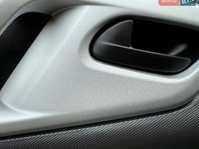 Серый Ситроен Берлинго, объемом двигателя 1.6 л и пробегом 153 тыс. км за 10950 $, фото 54 на Automoto.ua