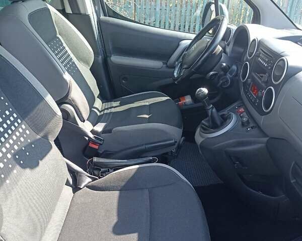 Серый Ситроен Берлинго, объемом двигателя 1.6 л и пробегом 225 тыс. км за 9600 $, фото 3 на Automoto.ua