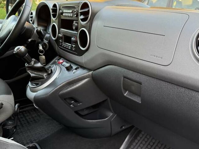 Серый Ситроен Берлинго, объемом двигателя 1.6 л и пробегом 153 тыс. км за 10950 $, фото 100 на Automoto.ua