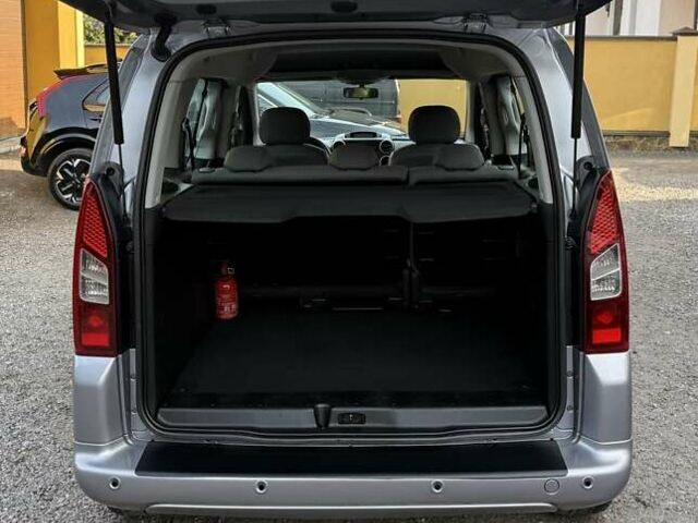 Серый Ситроен Берлинго, объемом двигателя 1.6 л и пробегом 153 тыс. км за 10950 $, фото 82 на Automoto.ua