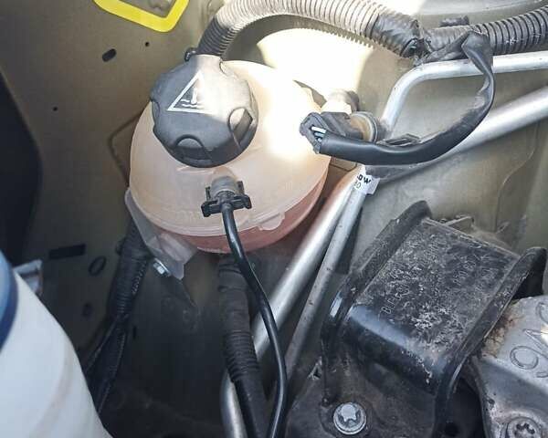 Серый Ситроен Берлинго, объемом двигателя 1.6 л и пробегом 225 тыс. км за 9600 $, фото 1 на Automoto.ua