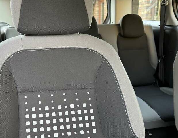 Серый Ситроен Берлинго, объемом двигателя 1.6 л и пробегом 153 тыс. км за 10950 $, фото 107 на Automoto.ua