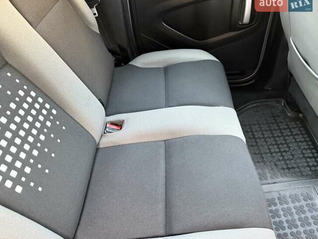 Серый Ситроен Берлинго, объемом двигателя 1.6 л и пробегом 153 тыс. км за 10950 $, фото 96 на Automoto.ua