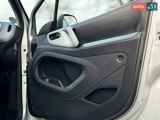 Серый Ситроен Берлинго, объемом двигателя 1.6 л и пробегом 206 тыс. км за 9700 $, фото 41 на Automoto.ua