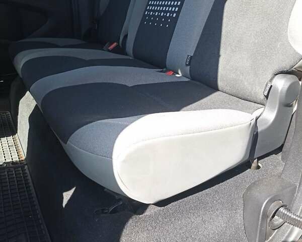 Серый Ситроен Берлинго, объемом двигателя 1.6 л и пробегом 225 тыс. км за 9600 $, фото 8 на Automoto.ua