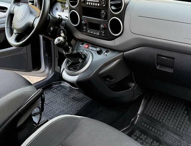 Серый Ситроен Берлинго, объемом двигателя 1.6 л и пробегом 153 тыс. км за 10950 $, фото 49 на Automoto.ua