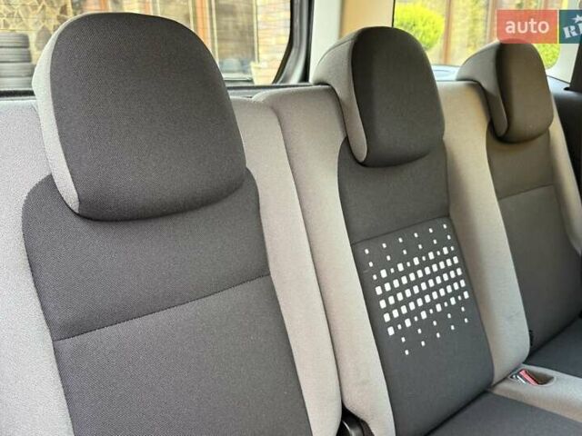 Серый Ситроен Берлинго, объемом двигателя 1.6 л и пробегом 153 тыс. км за 10950 $, фото 93 на Automoto.ua