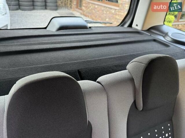 Серый Ситроен Берлинго, объемом двигателя 1.6 л и пробегом 153 тыс. км за 10950 $, фото 95 на Automoto.ua