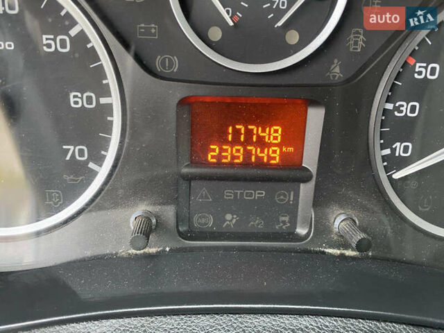 Серый Ситроен Берлинго, объемом двигателя 1.6 л и пробегом 239 тыс. км за 10900 $, фото 29 на Automoto.ua