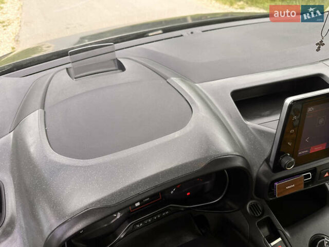 Серый Ситроен Берлинго, объемом двигателя 1.5 л и пробегом 161 тыс. км за 16225 $, фото 16 на Automoto.ua