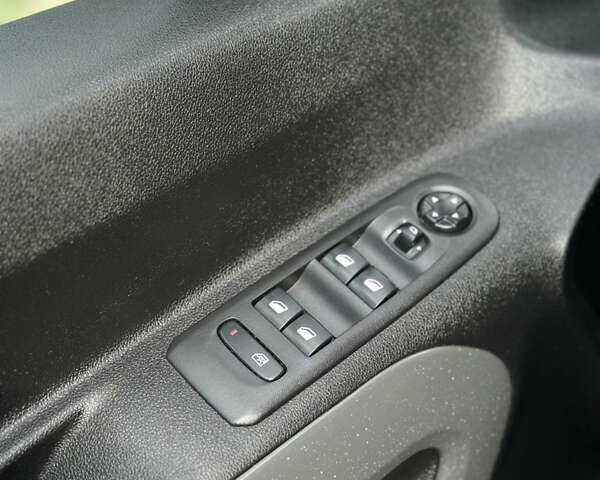 Серый Ситроен Берлинго, объемом двигателя 1.5 л и пробегом 161 тыс. км за 16225 $, фото 17 на Automoto.ua