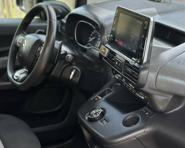 Серый Ситроен Берлинго, объемом двигателя 1.5 л и пробегом 161 тыс. км за 16225 $, фото 20 на Automoto.ua