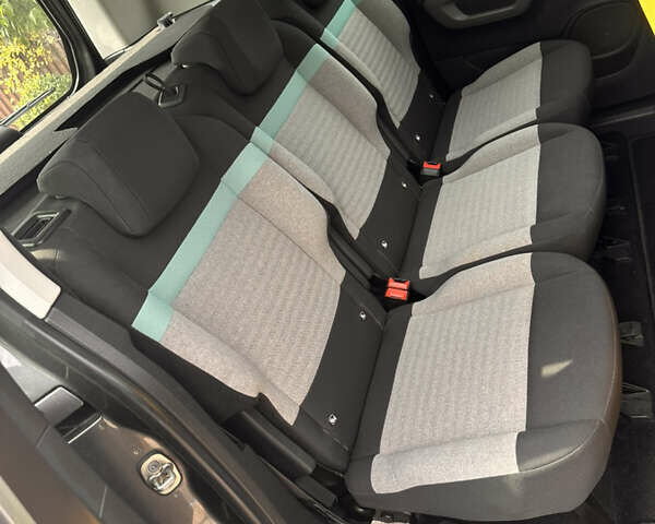 Серый Ситроен Берлинго, объемом двигателя 1.5 л и пробегом 161 тыс. км за 16225 $, фото 19 на Automoto.ua