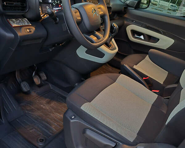 Серый Ситроен Берлинго, объемом двигателя 1.6 л и пробегом 93 тыс. км за 19999 $, фото 7 на Automoto.ua