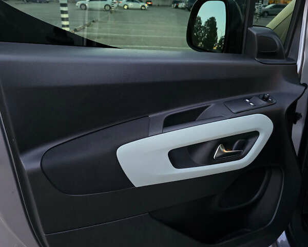 Серый Ситроен Берлинго, объемом двигателя 1.6 л и пробегом 93 тыс. км за 19999 $, фото 10 на Automoto.ua