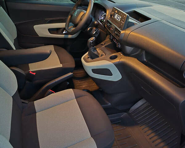 Серый Ситроен Берлинго, объемом двигателя 1.6 л и пробегом 93 тыс. км за 19999 $, фото 15 на Automoto.ua