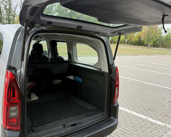 Серый Ситроен Берлинго, объемом двигателя 1.56 л и пробегом 27 тыс. км за 20999 $, фото 24 на Automoto.ua