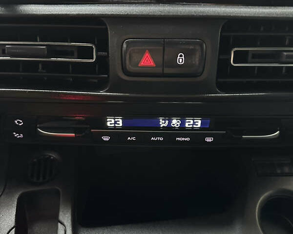 Сірий Сітроен Берлінго, об'ємом двигуна 1.5 л та пробігом 180 тис. км за 15999 $, фото 23 на Automoto.ua