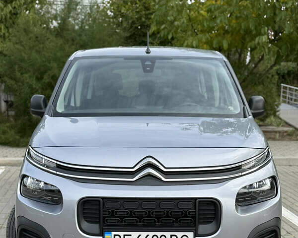 Серый Ситроен Берлинго, объемом двигателя 1.56 л и пробегом 27 тыс. км за 20999 $, фото 2 на Automoto.ua