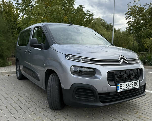 Серый Ситроен Берлинго, объемом двигателя 1.56 л и пробегом 27 тыс. км за 20999 $, фото 1 на Automoto.ua