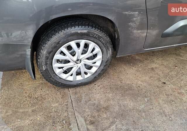 Сірий Сітроен Берлінго, об'ємом двигуна 1.5 л та пробігом 40 тис. км за 20383 $, фото 4 на Automoto.ua