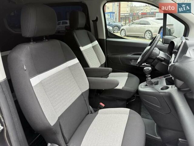 Сірий Сітроен Берлінго, об'ємом двигуна 1.5 л та пробігом 44 тис. км за 23500 $, фото 33 на Automoto.ua