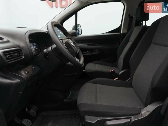 Серый Ситроен Берлинго, объемом двигателя 1.5 л и пробегом 28 тыс. км за 23341 $, фото 7 на Automoto.ua