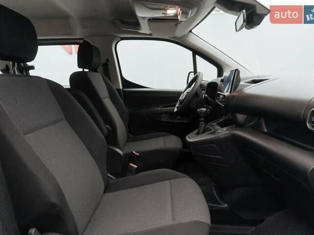 Серый Ситроен Берлинго, объемом двигателя 1.5 л и пробегом 28 тыс. км за 23341 $, фото 9 на Automoto.ua