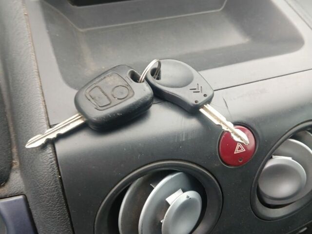 Серый Ситроен Берлинго, объемом двигателя 2 л и пробегом 370 тыс. км за 1270 $, фото 9 на Automoto.ua