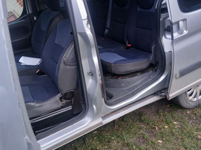 Серый Ситроен Берлинго, объемом двигателя 2 л и пробегом 350 тыс. км за 1250 $, фото 4 на Automoto.ua