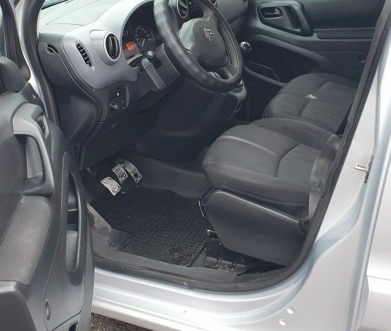 Сірий Сітроен Берлінго, об'ємом двигуна 0 л та пробігом 330 тис. км за 5600 $, фото 6 на Automoto.ua