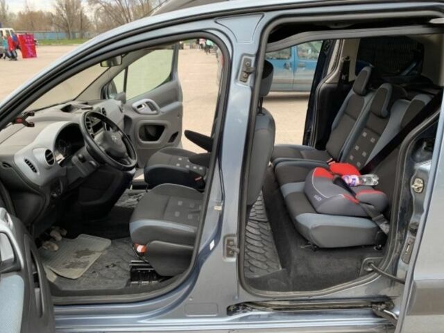 Серый Ситроен Берлинго, объемом двигателя 1.6 л и пробегом 250 тыс. км за 7500 $, фото 5 на Automoto.ua