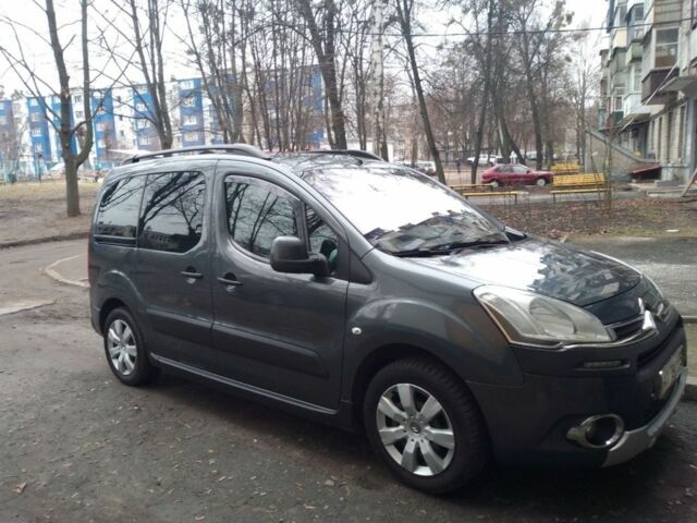 Серый Ситроен Берлинго, объемом двигателя 1.6 л и пробегом 260 тыс. км за 8000 $, фото 1 на Automoto.ua