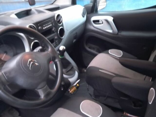 Серый Ситроен Берлинго, объемом двигателя 1.6 л и пробегом 260 тыс. км за 8000 $, фото 4 на Automoto.ua