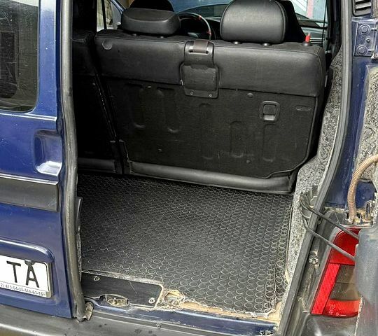 Синий Ситроен Берлинго, объемом двигателя 1.4 л и пробегом 320 тыс. км за 2800 $, фото 6 на Automoto.ua