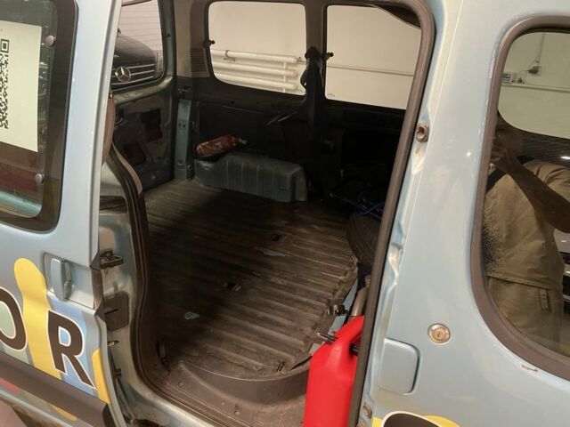 Синий Ситроен Берлинго, объемом двигателя 1.4 л и пробегом 250 тыс. км за 2500 $, фото 2 на Automoto.ua