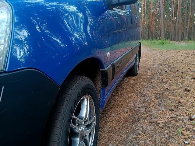 Синий Ситроен Берлинго, объемом двигателя 1.6 л и пробегом 283 тыс. км за 2250 $, фото 2 на Automoto.ua