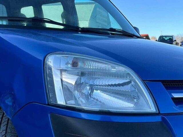 Синий Ситроен Берлинго, объемом двигателя 1.4 л и пробегом 203 тыс. км за 4190 $, фото 11 на Automoto.ua