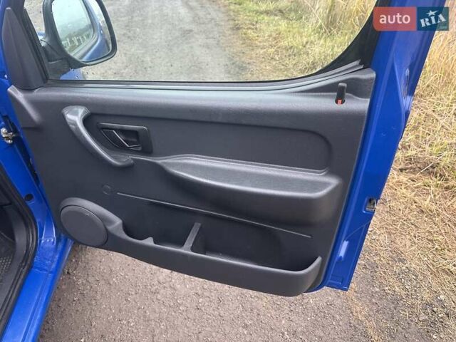 Синий Ситроен Берлинго, объемом двигателя 2 л и пробегом 197 тыс. км за 4999 $, фото 25 на Automoto.ua