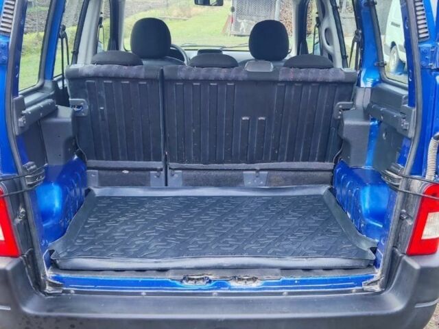 Синий Ситроен Берлинго, объемом двигателя 1.6 л и пробегом 275 тыс. км за 4200 $, фото 8 на Automoto.ua