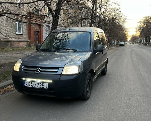 Синий Ситроен Берлинго, объемом двигателя 1.6 л и пробегом 480 тыс. км за 2400 $, фото 2 на Automoto.ua