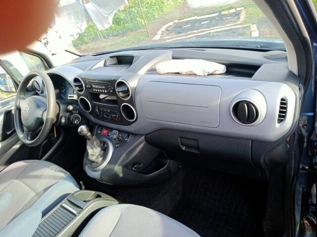 Синий Ситроен Берлинго, объемом двигателя 1.6 л и пробегом 285 тыс. км за 5200 $, фото 4 на Automoto.ua