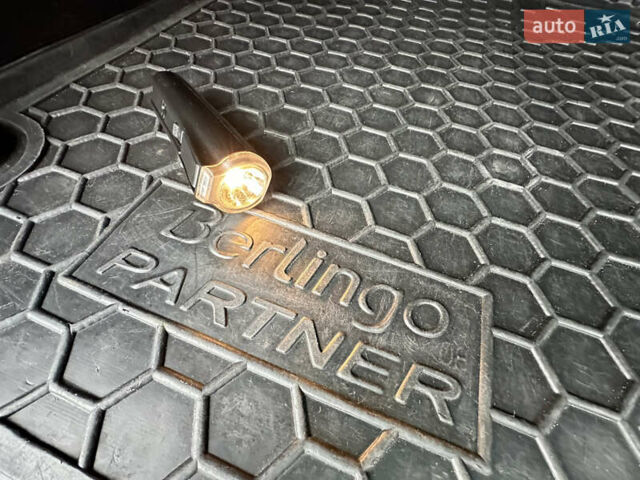 Синий Ситроен Берлинго, объемом двигателя 1.56 л и пробегом 296 тыс. км за 7200 $, фото 51 на Automoto.ua