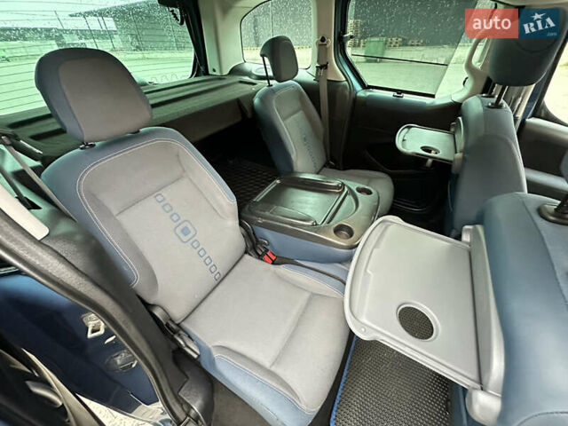 Синий Ситроен Берлинго, объемом двигателя 1.56 л и пробегом 296 тыс. км за 7200 $, фото 45 на Automoto.ua