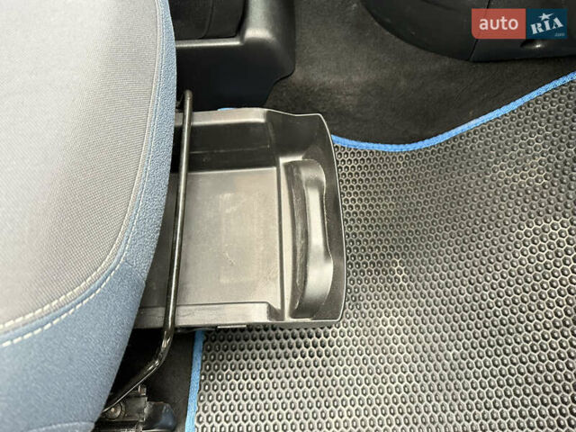 Синий Ситроен Берлинго, объемом двигателя 1.56 л и пробегом 296 тыс. км за 7200 $, фото 56 на Automoto.ua