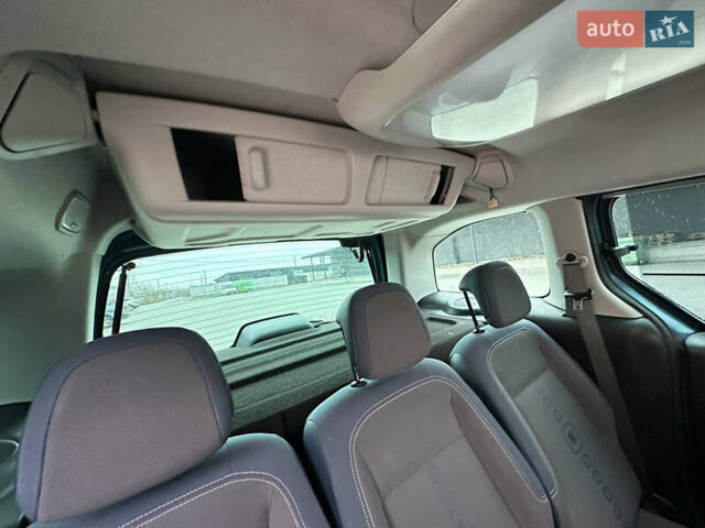 Синий Ситроен Берлинго, объемом двигателя 1.56 л и пробегом 296 тыс. км за 7200 $, фото 42 на Automoto.ua