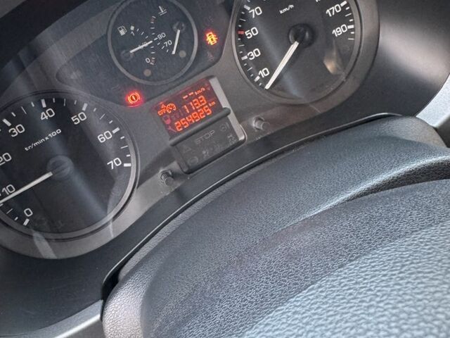 Синий Ситроен Берлинго, объемом двигателя 1.6 л и пробегом 254 тыс. км за 8800 $, фото 15 на Automoto.ua