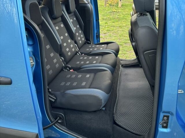 Синий Ситроен Берлинго, объемом двигателя 1.6 л и пробегом 254 тыс. км за 8800 $, фото 9 на Automoto.ua